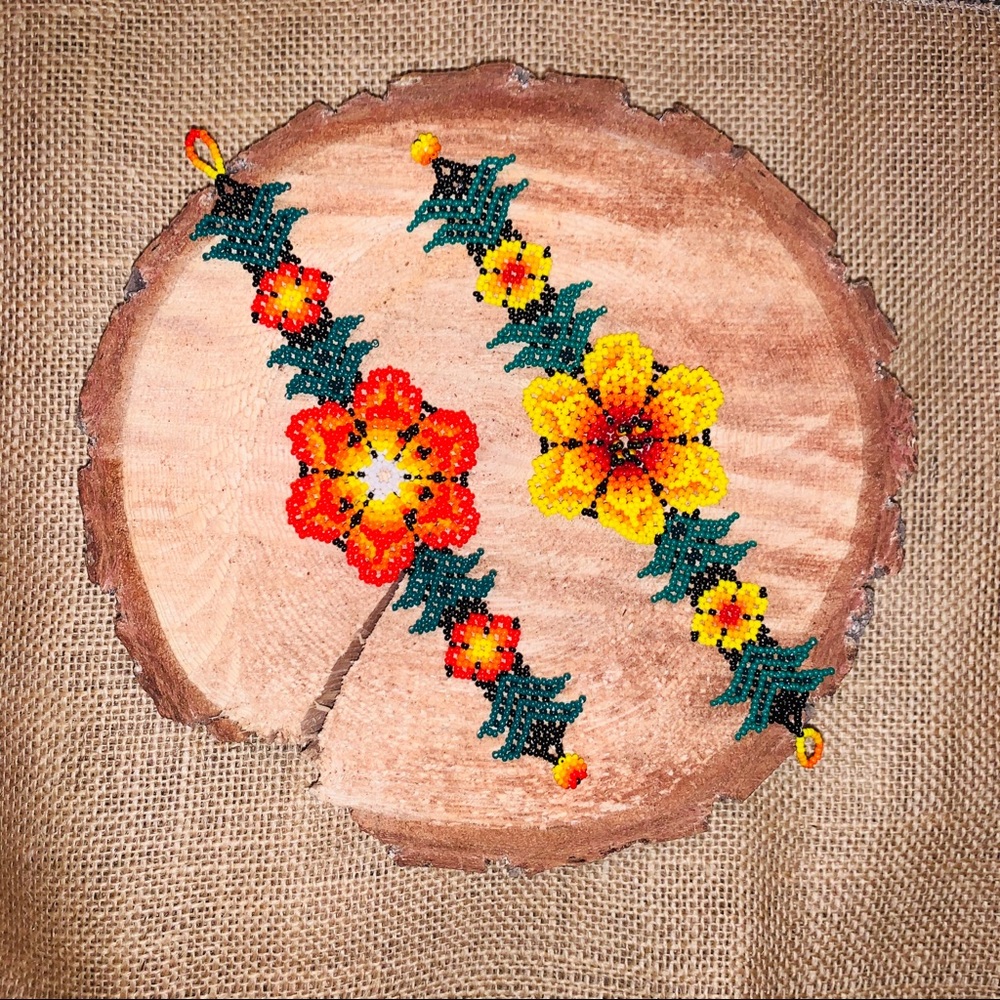 Authentic hand made huichol flowered bracelet